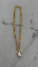 Load image into Gallery viewer, Pearl Drop Necklace