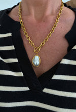 Load image into Gallery viewer, Pearl Drop Necklace