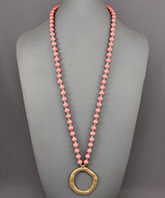 Load image into Gallery viewer, Circle Pendant Bead Necklace