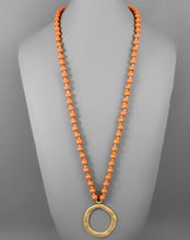 Load image into Gallery viewer, Circle Pendant Bead Necklace