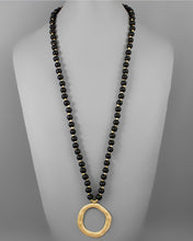 Load image into Gallery viewer, Circle Pendant Bead Necklace