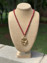 Load image into Gallery viewer, Teardrop Pendant Bead Necklace