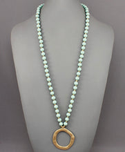 Load image into Gallery viewer, Circle Pendant Bead Necklace