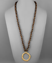 Load image into Gallery viewer, Circle Pendant Bead Necklace